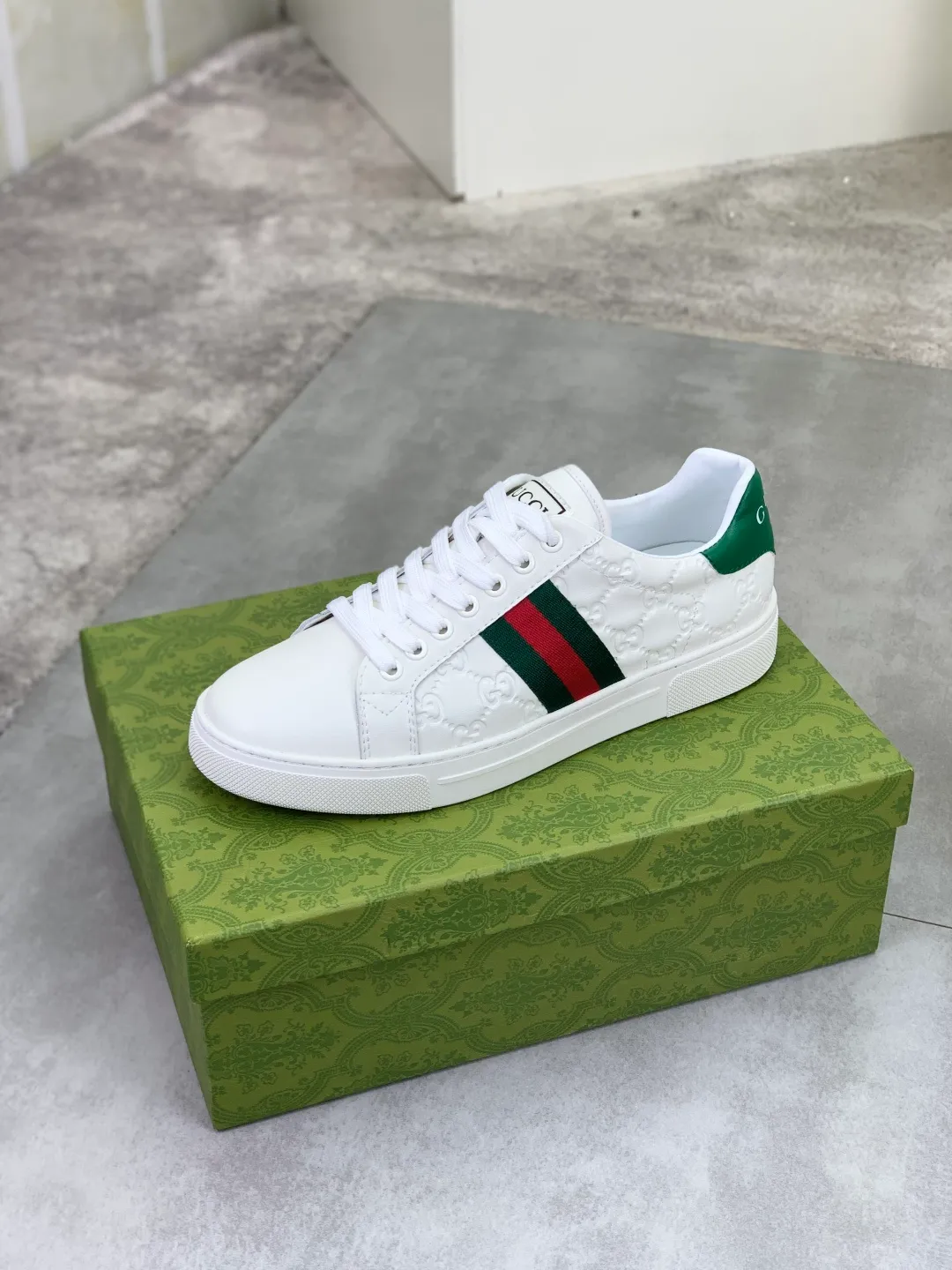 Men's Men's Shoes P420 💰[New Style] 🆘 The latest model from Gucci's official website🎁Classic casual and fashionable men's shoes👟Hot style💥Simple and elegant style, exclusive for trendy men. Unique latest brand elements from the official website👑Gucci original decoration, fashionable and generous, made of original soft calfskin fabric➕Comfortable soft sheepskin lining ✅The official website specifies wear-resistant rubber outsole_full of elasticity, classic model taken in real life🎬Color: 2️⃣colors available😍Number: 38-44
